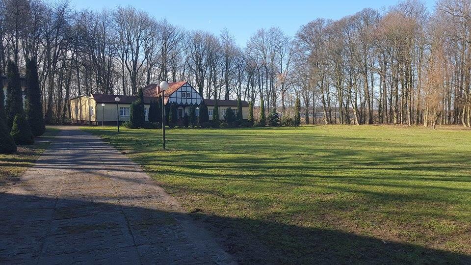 Hostel Dworek Osiecki Koral Osieki  エクステリア 写真